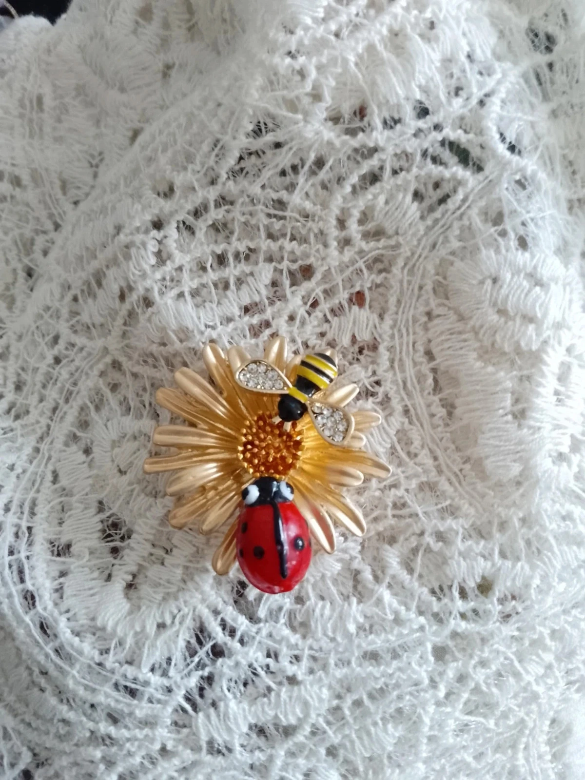 Broche tournesol abeille et coccinelle 🐞.